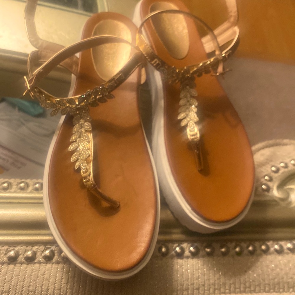 Akira sandal
